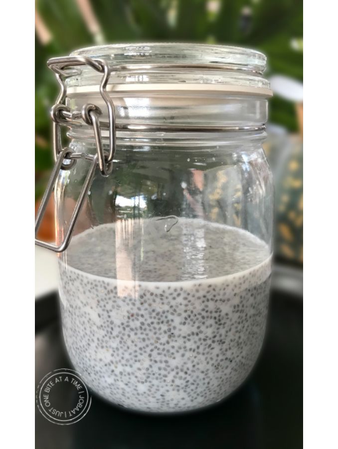 4 ingredient chia pudding