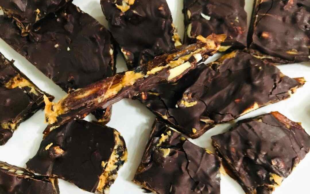 5 Ingredient Chocolate Date Bark Recipe