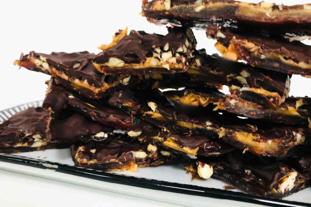Chocolate Date Bark Recipe