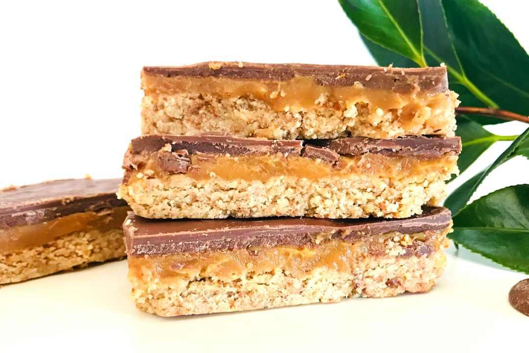 _Healthy Homemade Peanut Butter Twix Bars (1)