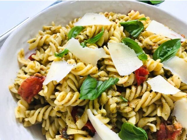 Pesto Pasta Salad with Sundried Tomatoes