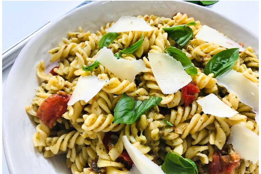 Pesto pasta salad with sundried tomatoes in a bowl