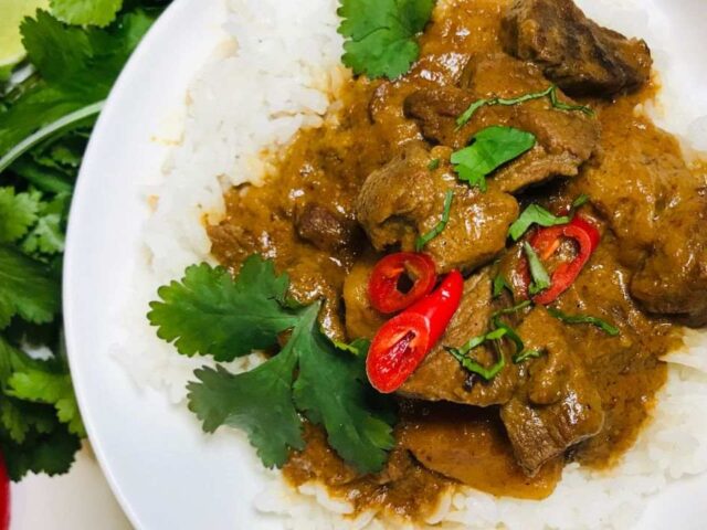 Easy Slow Cooker Beef Massaman Curry