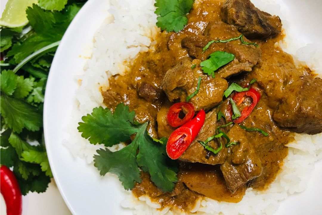 easy slow cooker beef massaman curry (1)