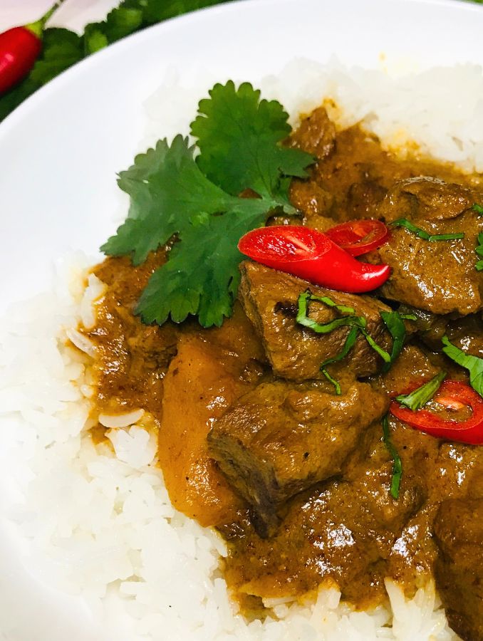 how to make easy slow cooker beef massaman curry (2)
