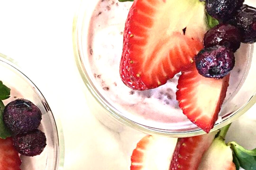 strawberry chia seed puddings
